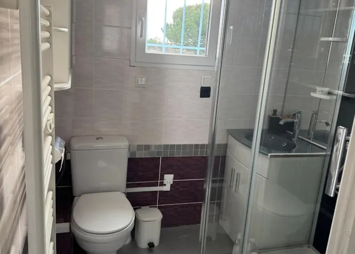 Les Micocouliers - Spacieuse Maison,4chambres ,avec Jardin- Parking -wifi
